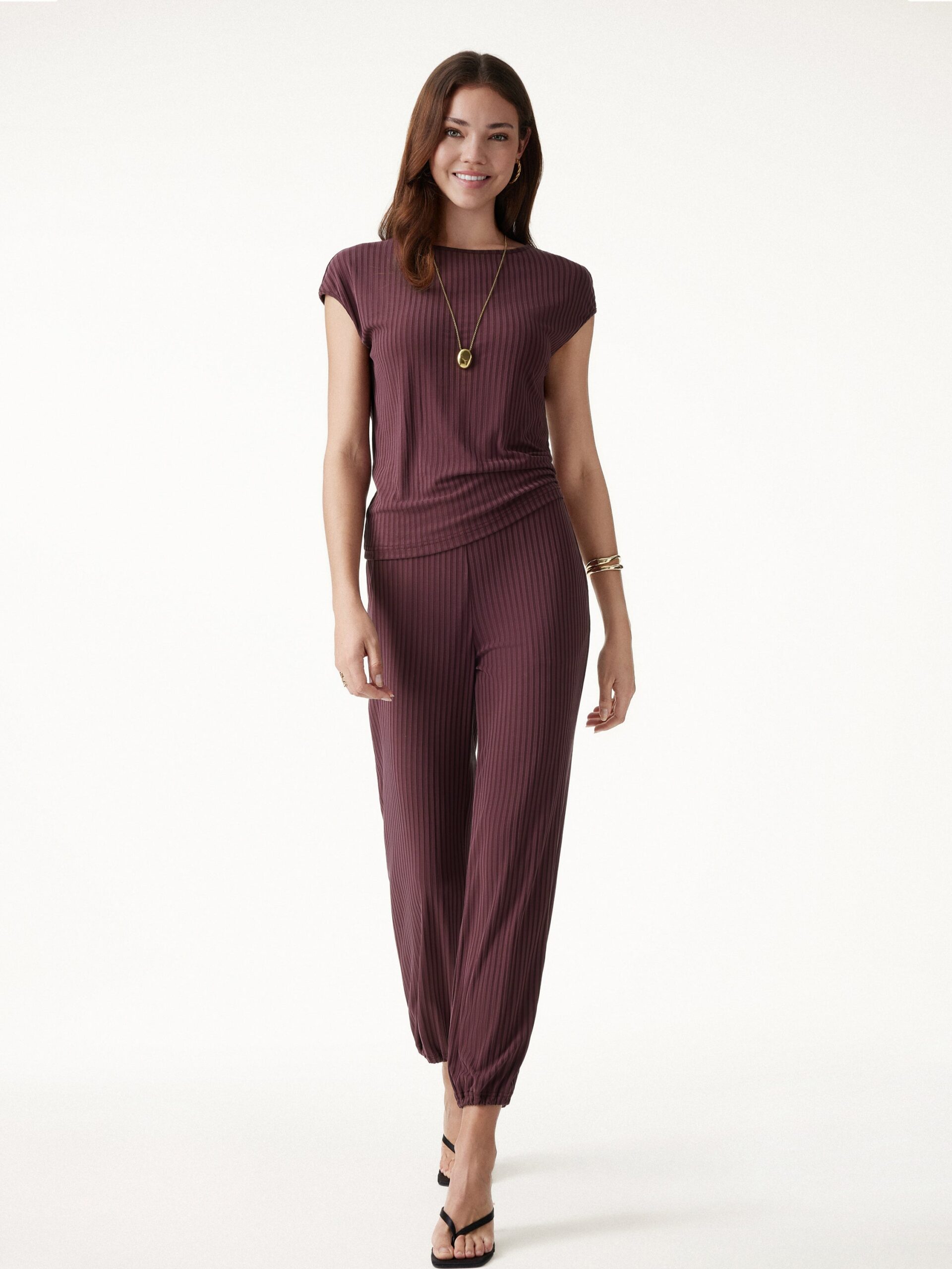 OGLmove wrinkle-free cap sleeve top and cropped pants set official photo